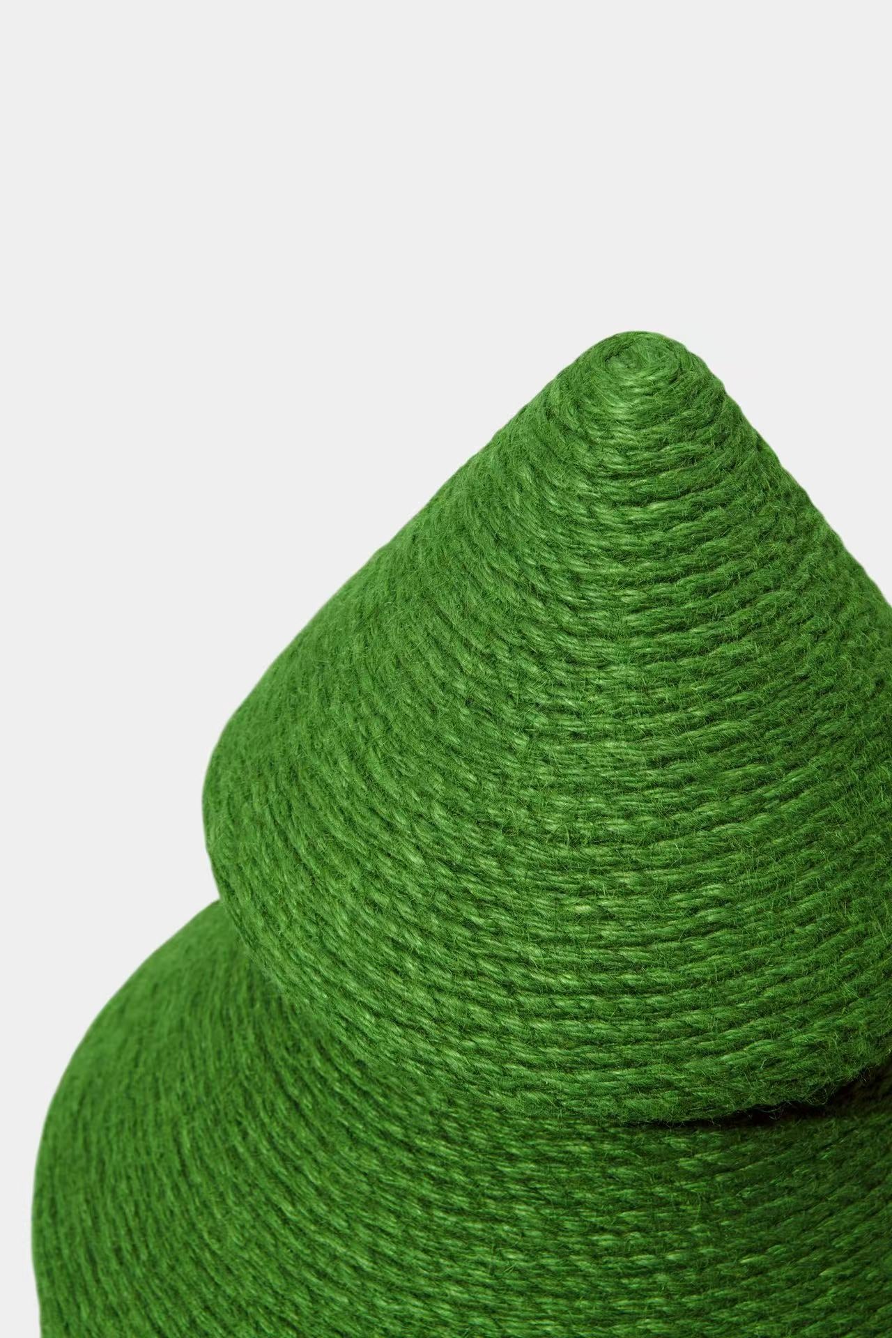 VETRESKA PINE CAT TREE PETITE |Scratcher Christmas Tree